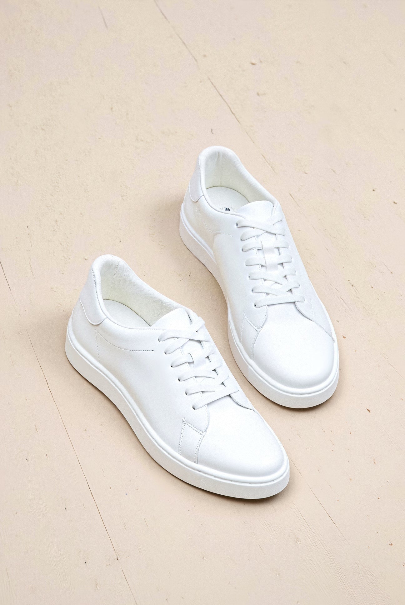 LINEA Classic Sneaker